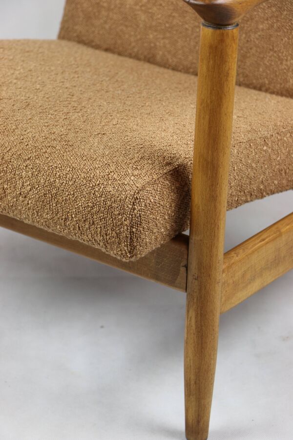 Fauteuil GFM-142 en bouclé corail doré attribué à Edmund Homa, années 1970