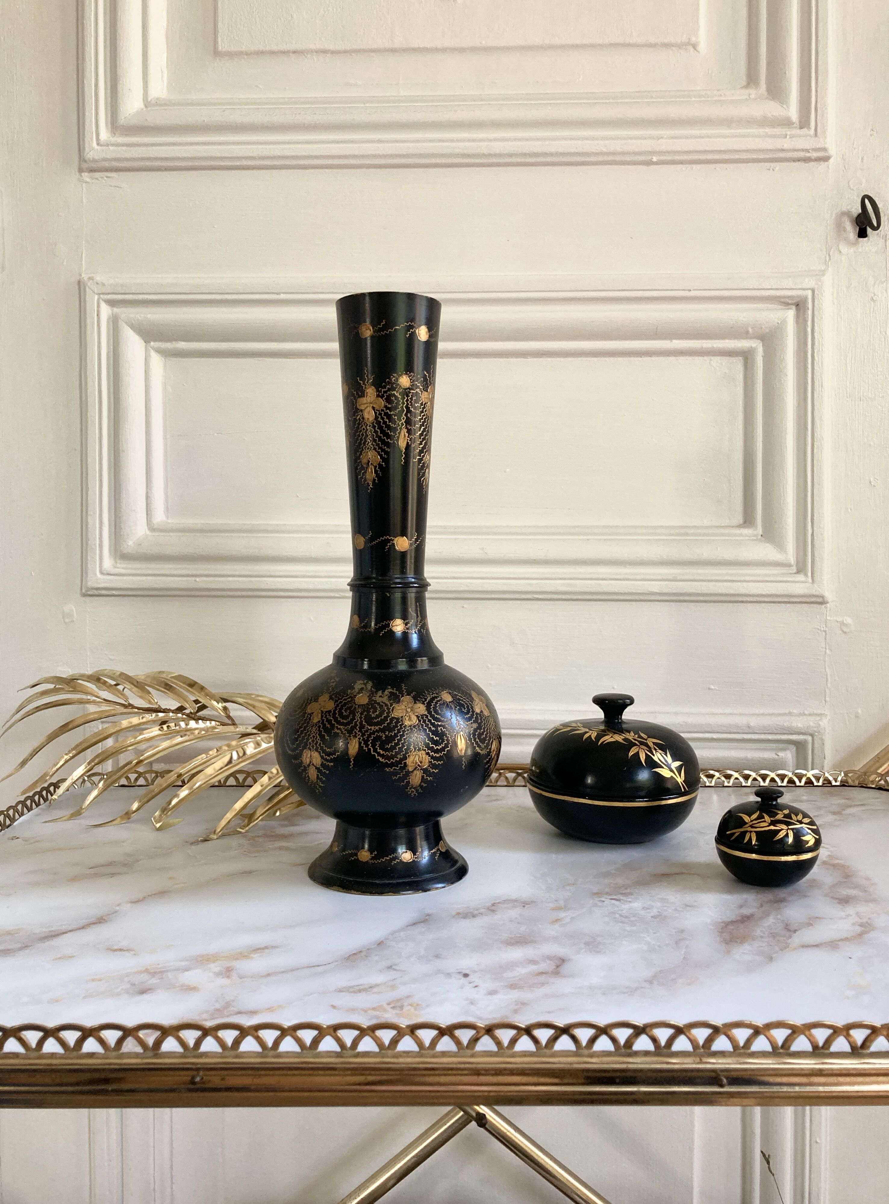 Vintage vase black gold