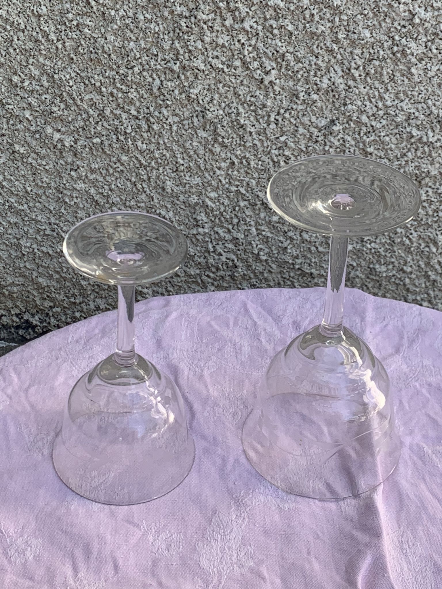 4 verres à vin art déco, motif floral ciselé, verre et cristal