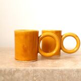 Paire de tasse à café en ceramique à grandes anses circulaires jaune
