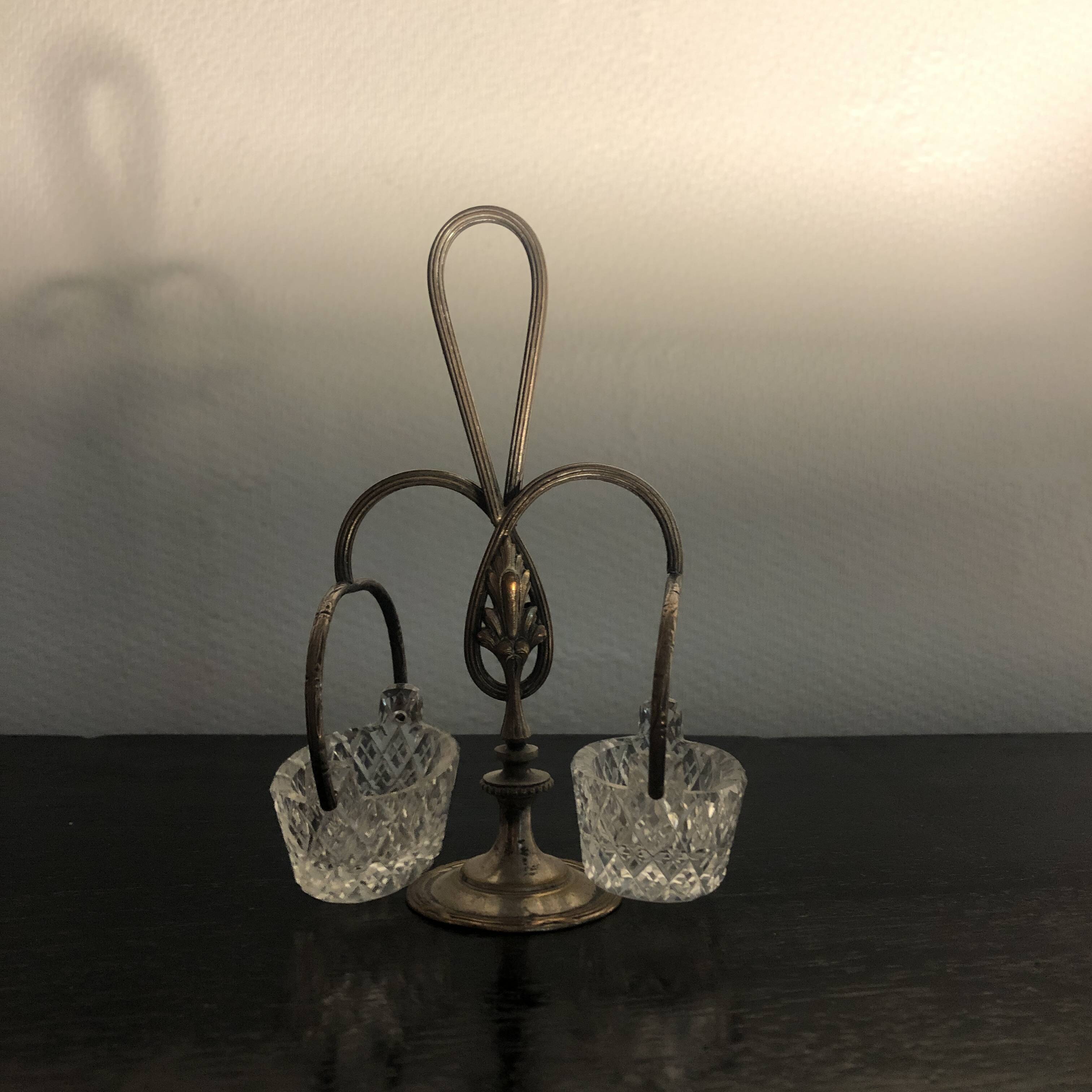 Salt and pepper shaker