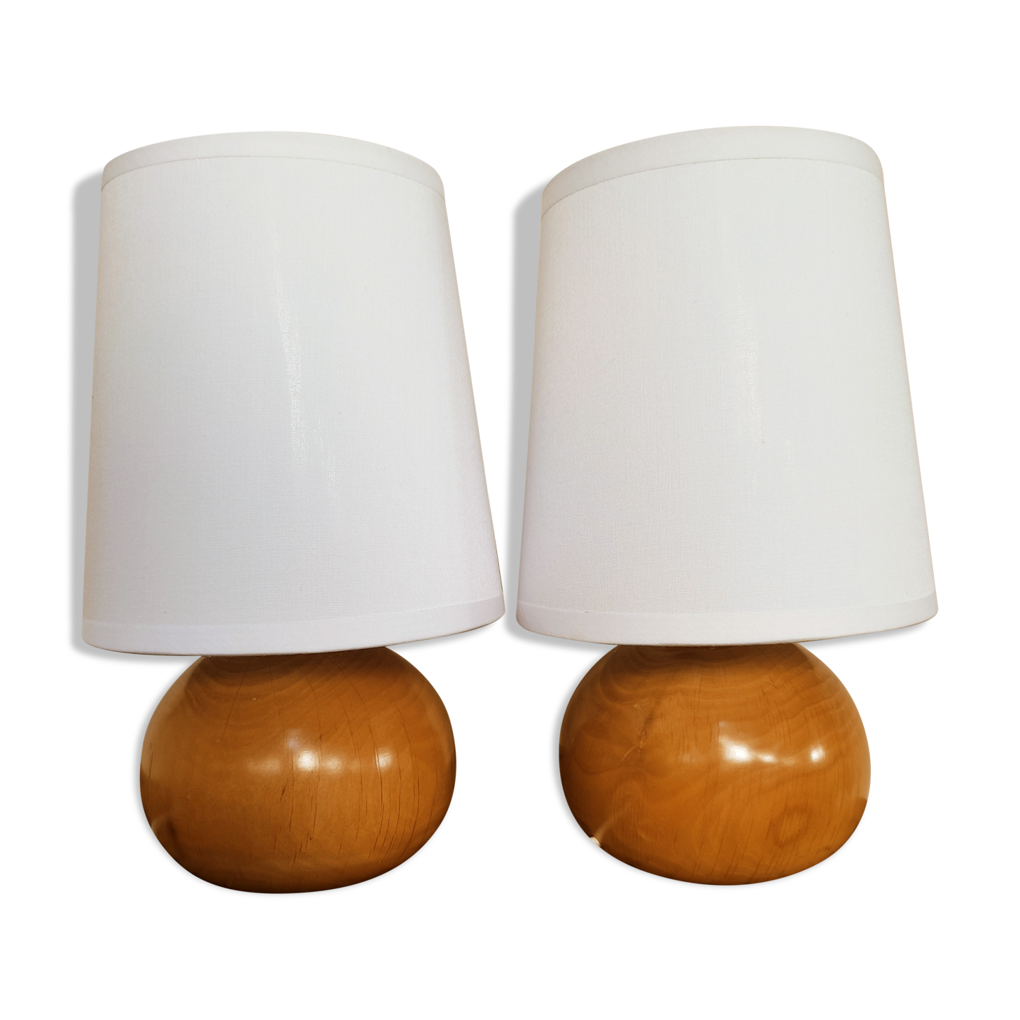 Duo of wooden ball lamps