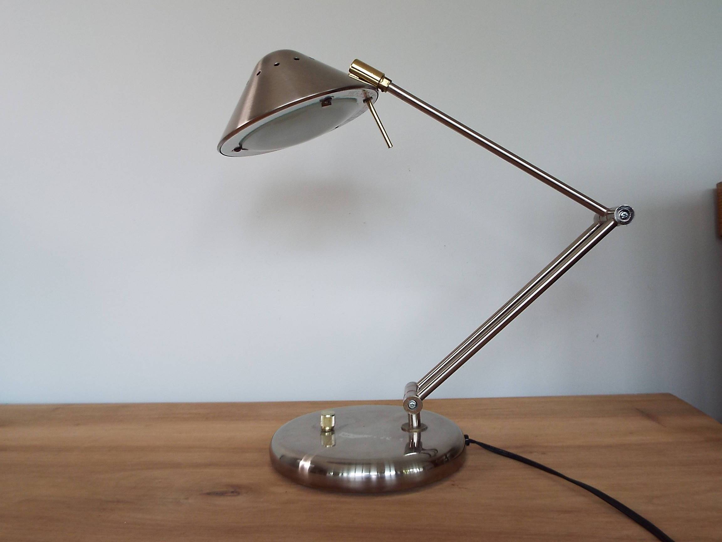 Tensor articulated desk lamp