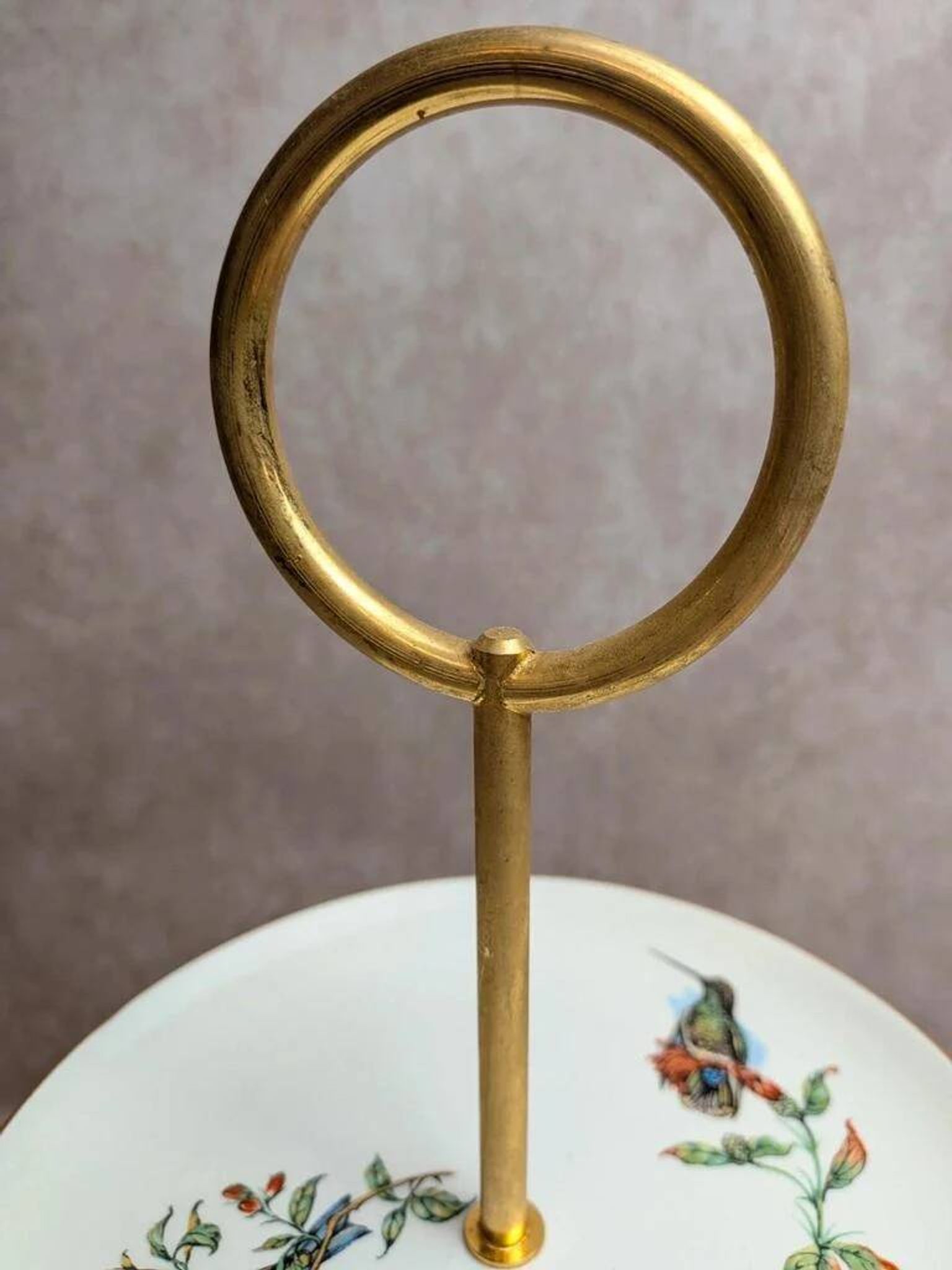Silent servant, 2 tiers in Gien earthenware – Exotic birds – Golden metal