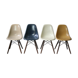 4 chairs DSW Navy Blue Eames Herman Miller vintage
