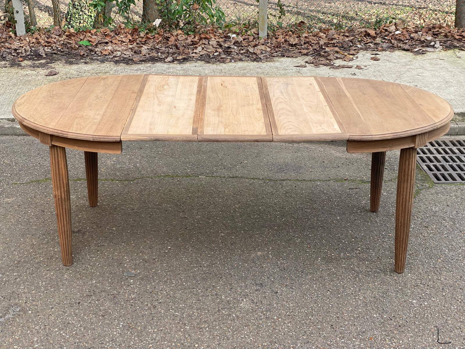Renovated round Art Deco dining table, extendable, made of solid oak, 210cm.