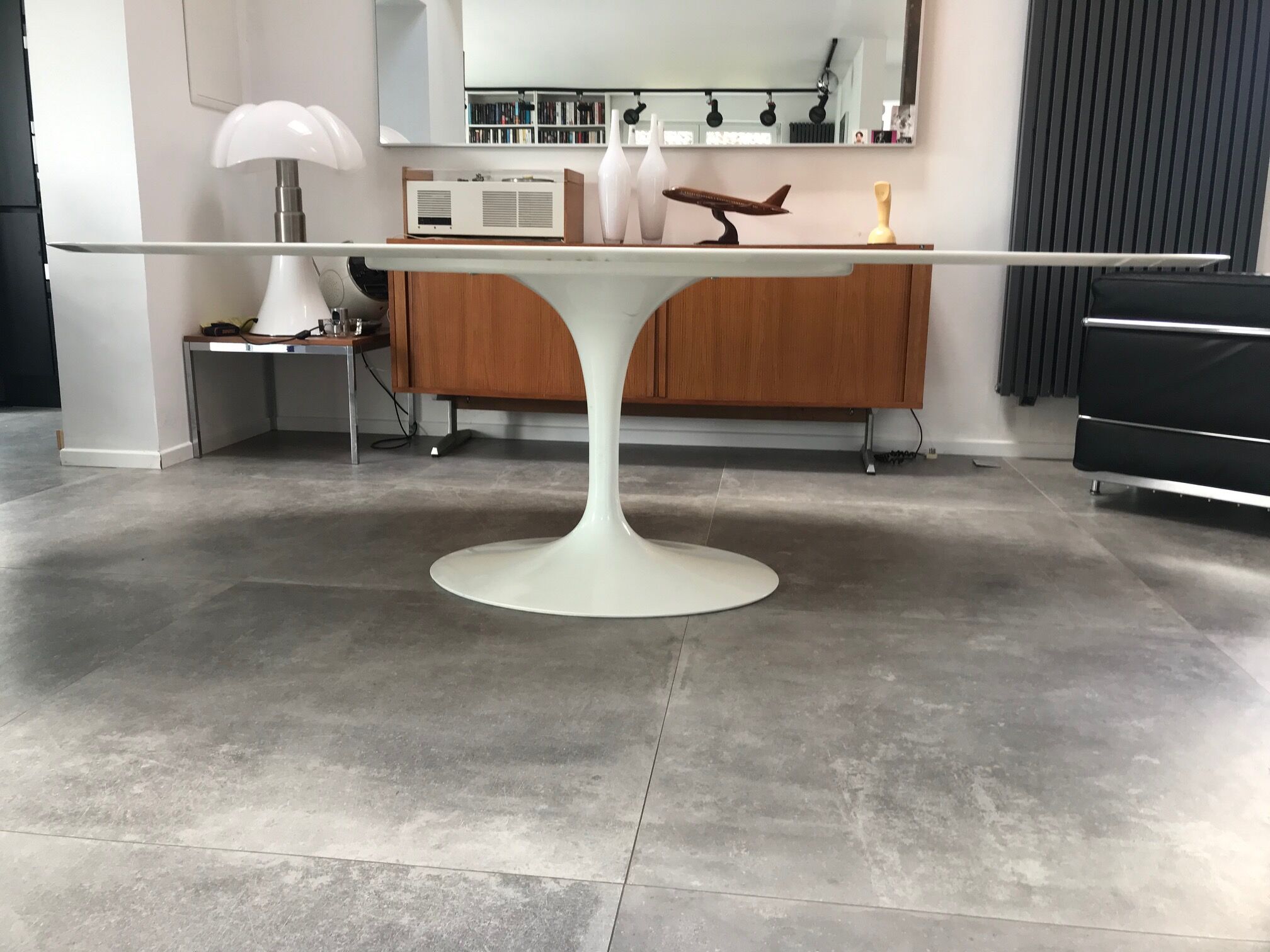 Limited edition table by Eero Saarinen for Knoll studio in extra white marble