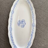 Plat de service en faïence blanc avec frise bleue