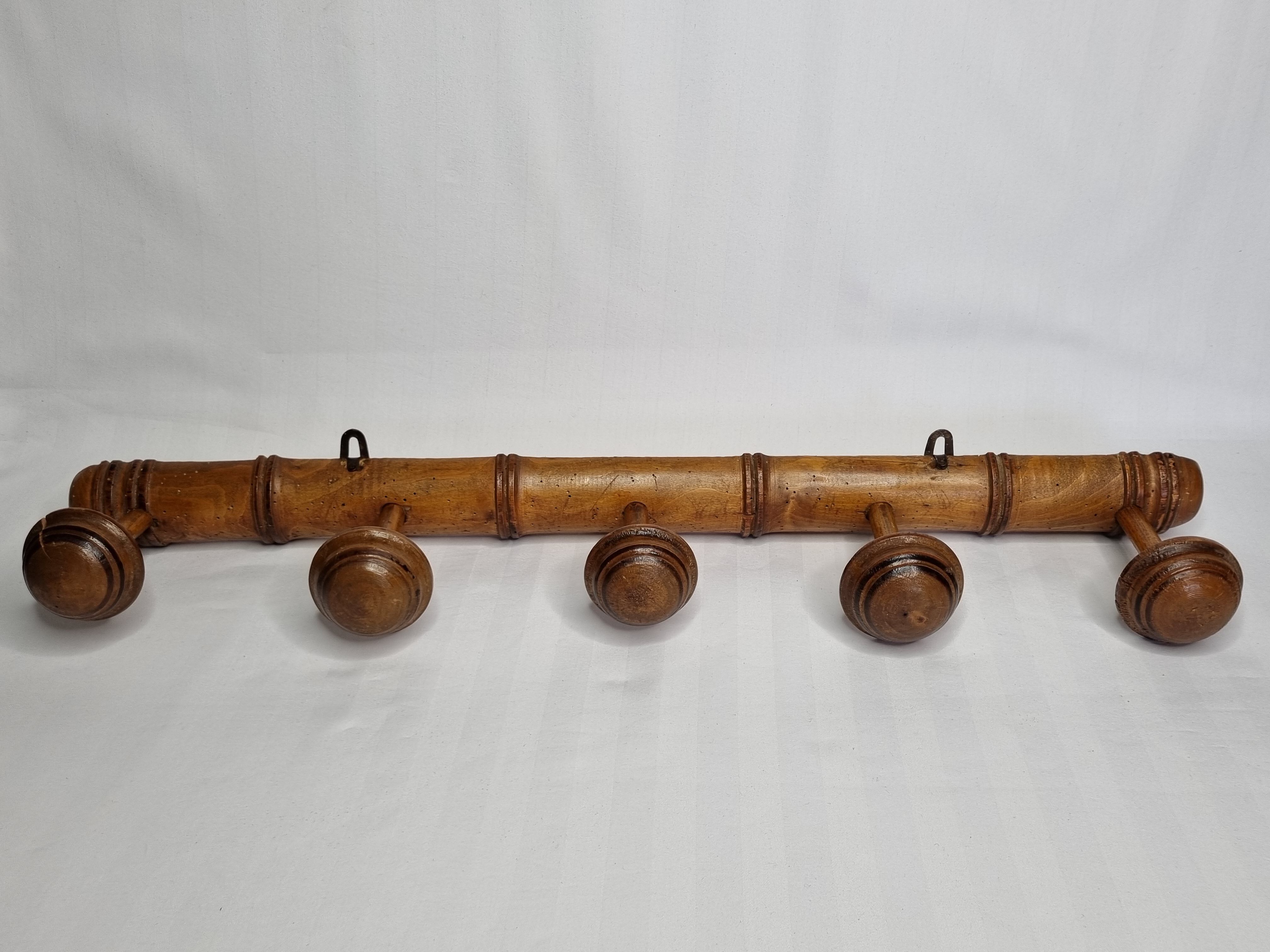 Ancien portemanteau rustique en bois tourné à l'imitation du bambou 1900, 5 patères