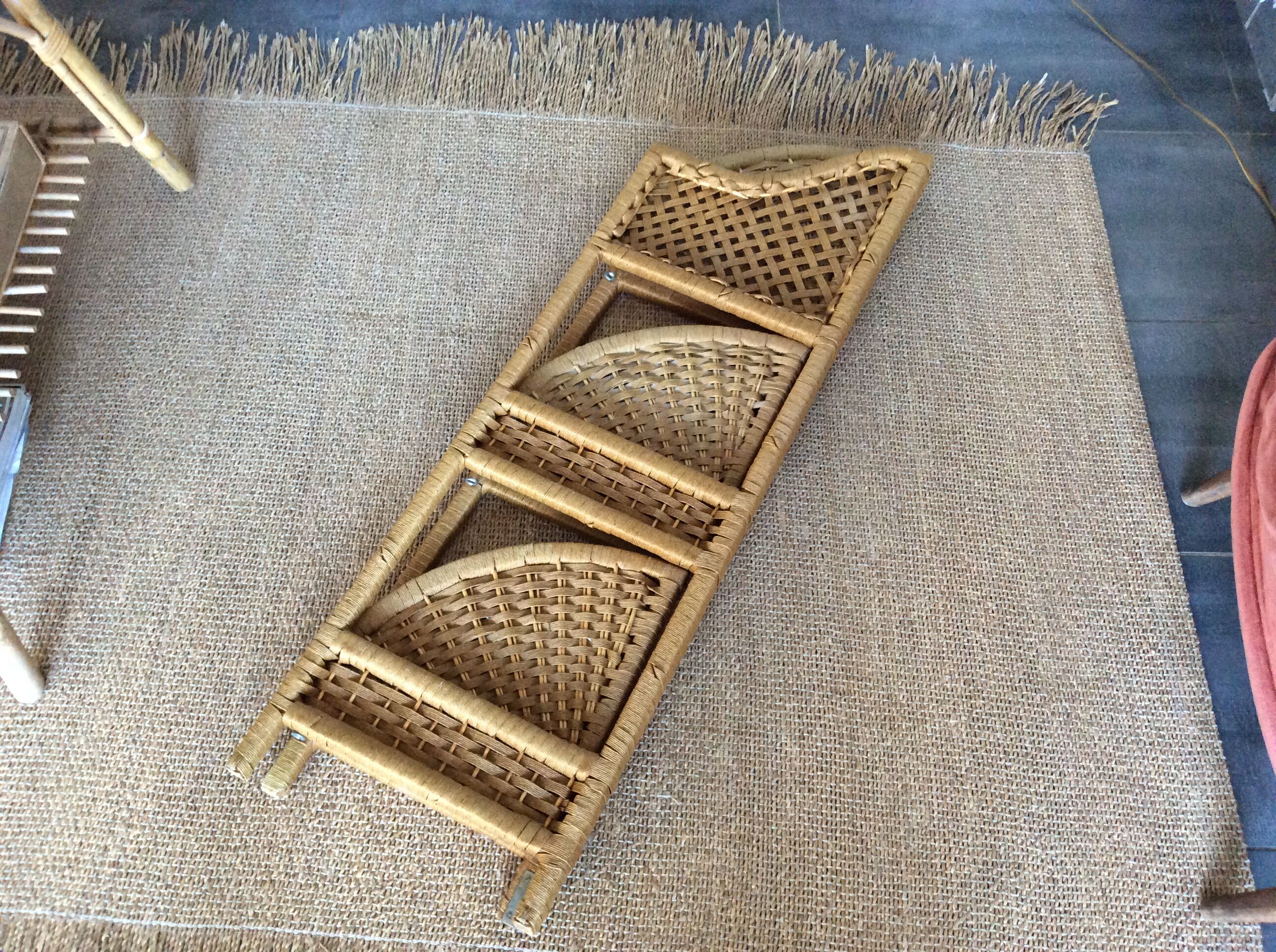 Corner shelf