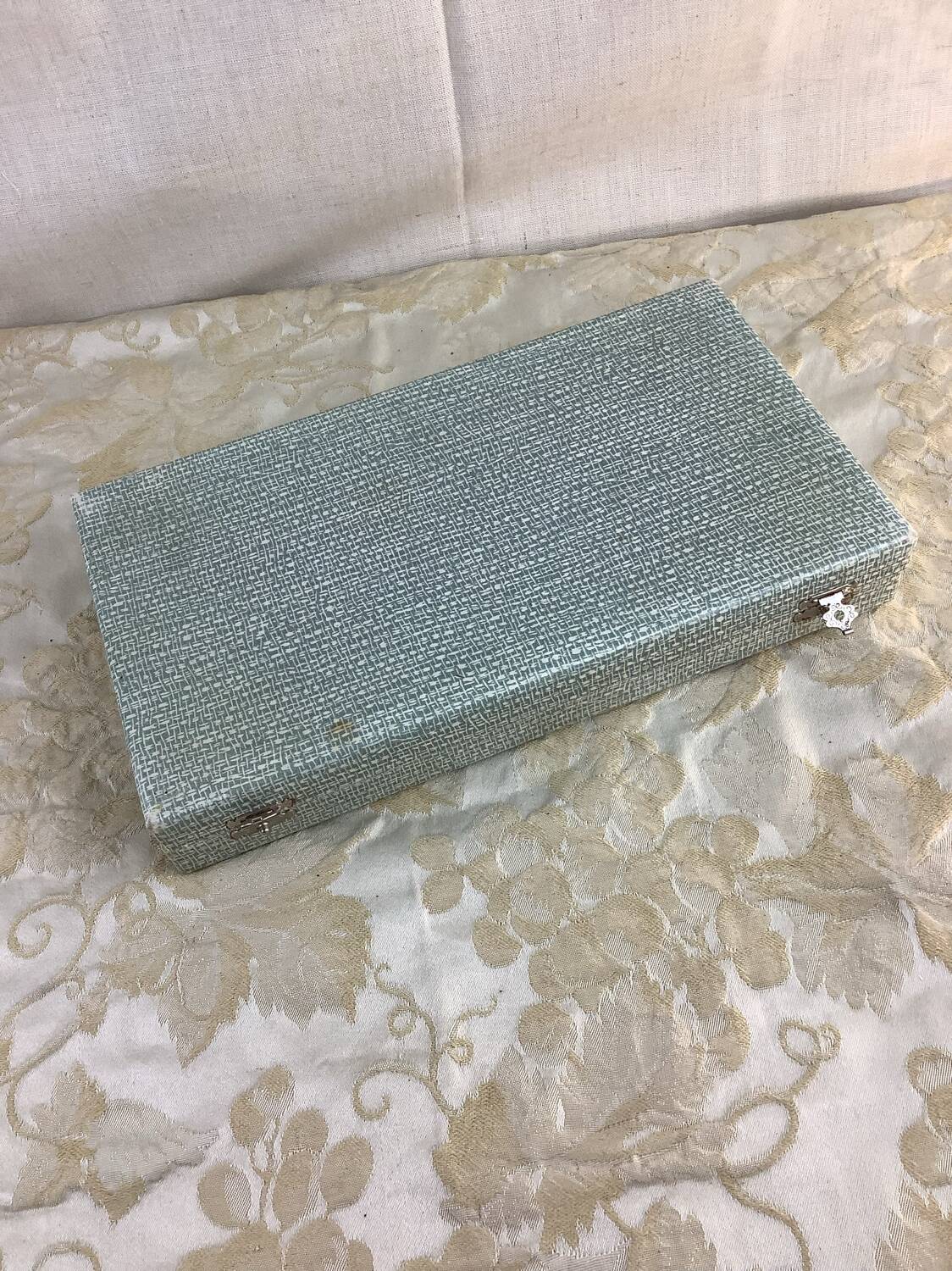 Box of 12 vintage knives