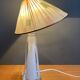 Lampe de table en verre blanc, années 60