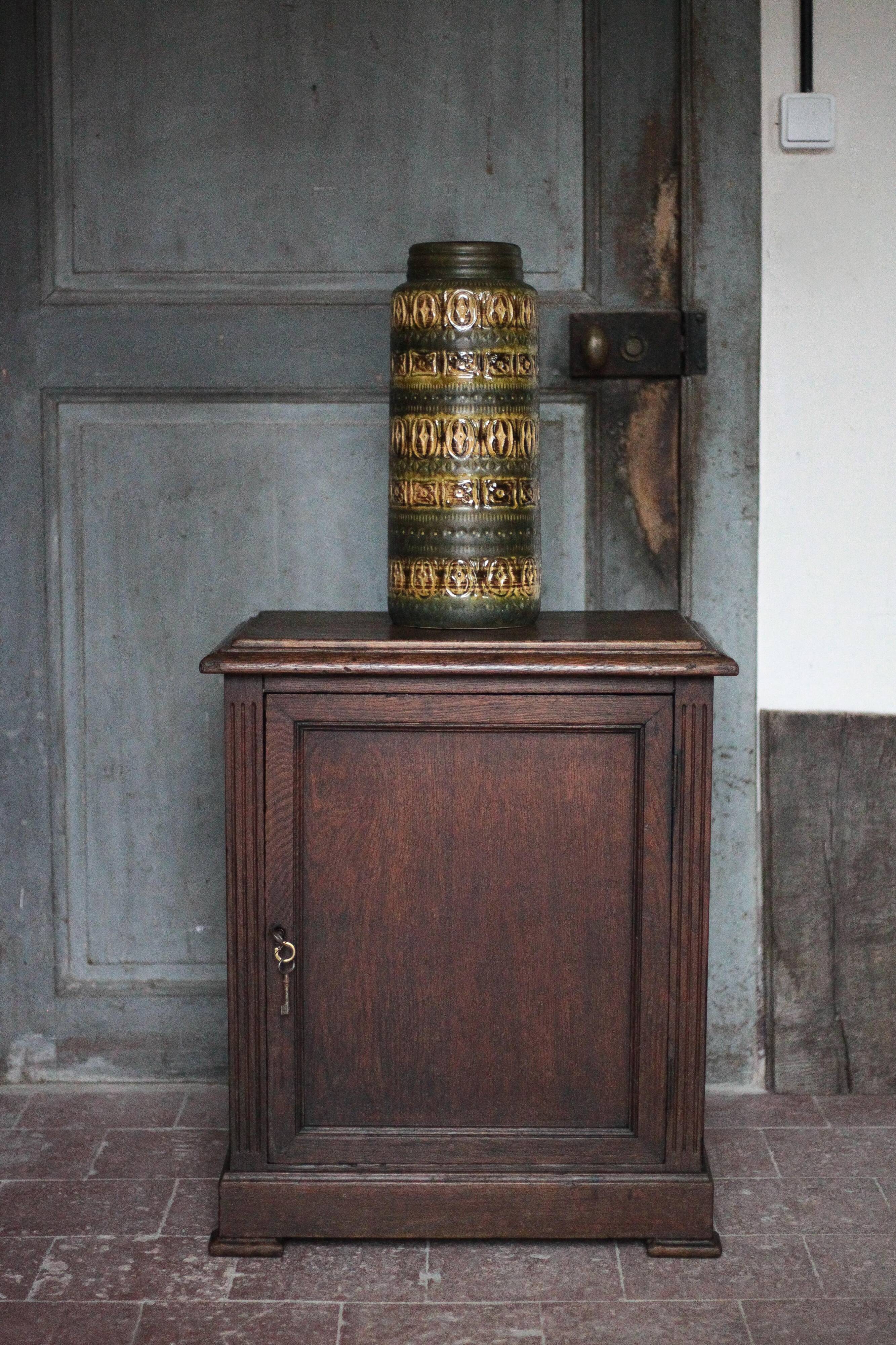 Wooden cabinet with 1 door, jam cabinet, storage unit.