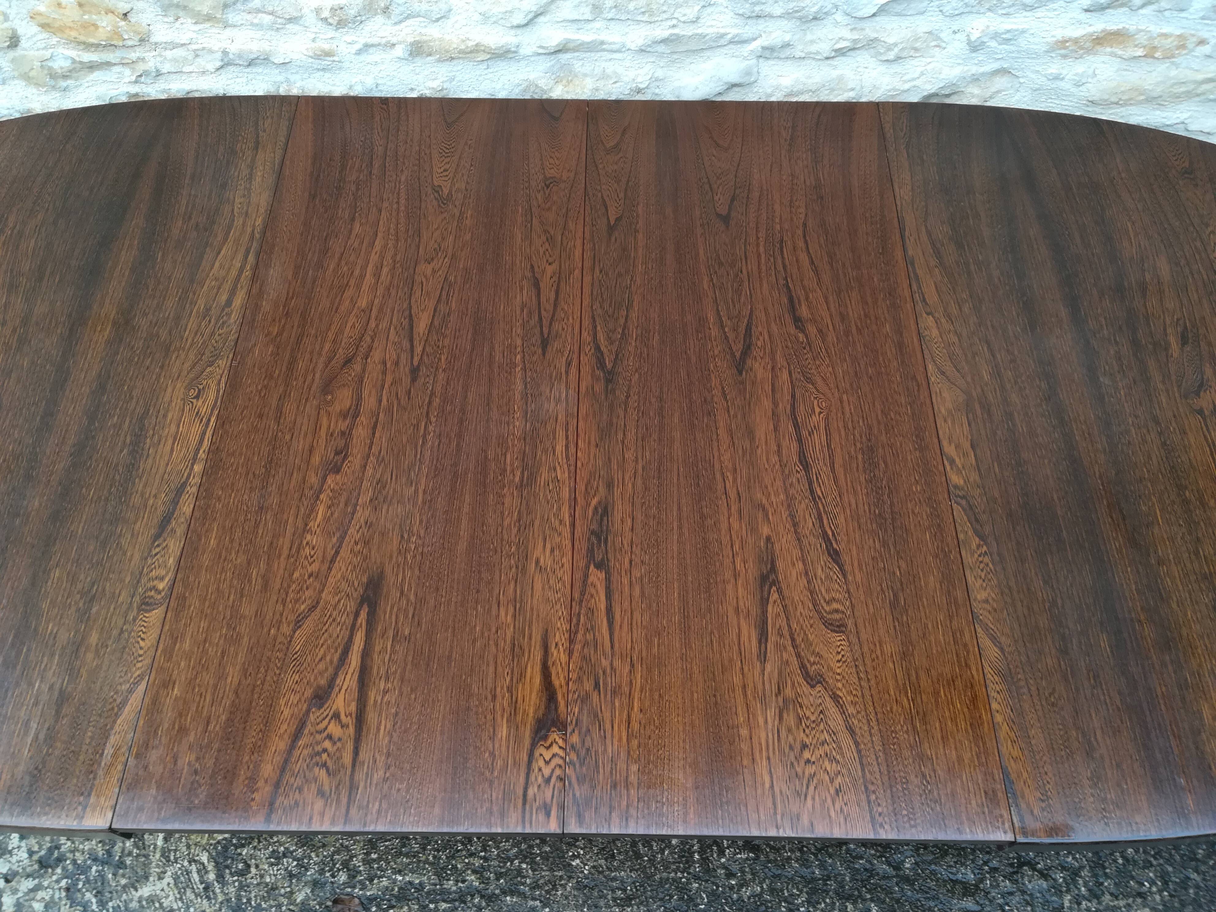 Scandinavian extendable table 2 extensions