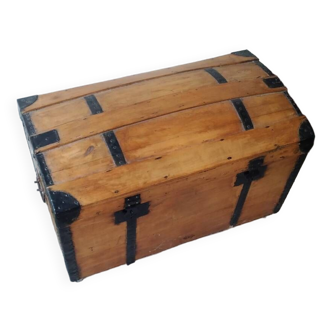 Chest on wheels