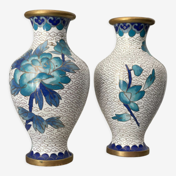 2 Asian vases