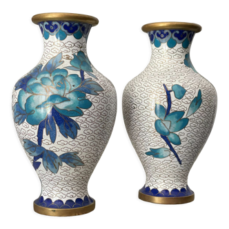 2 Asian vases