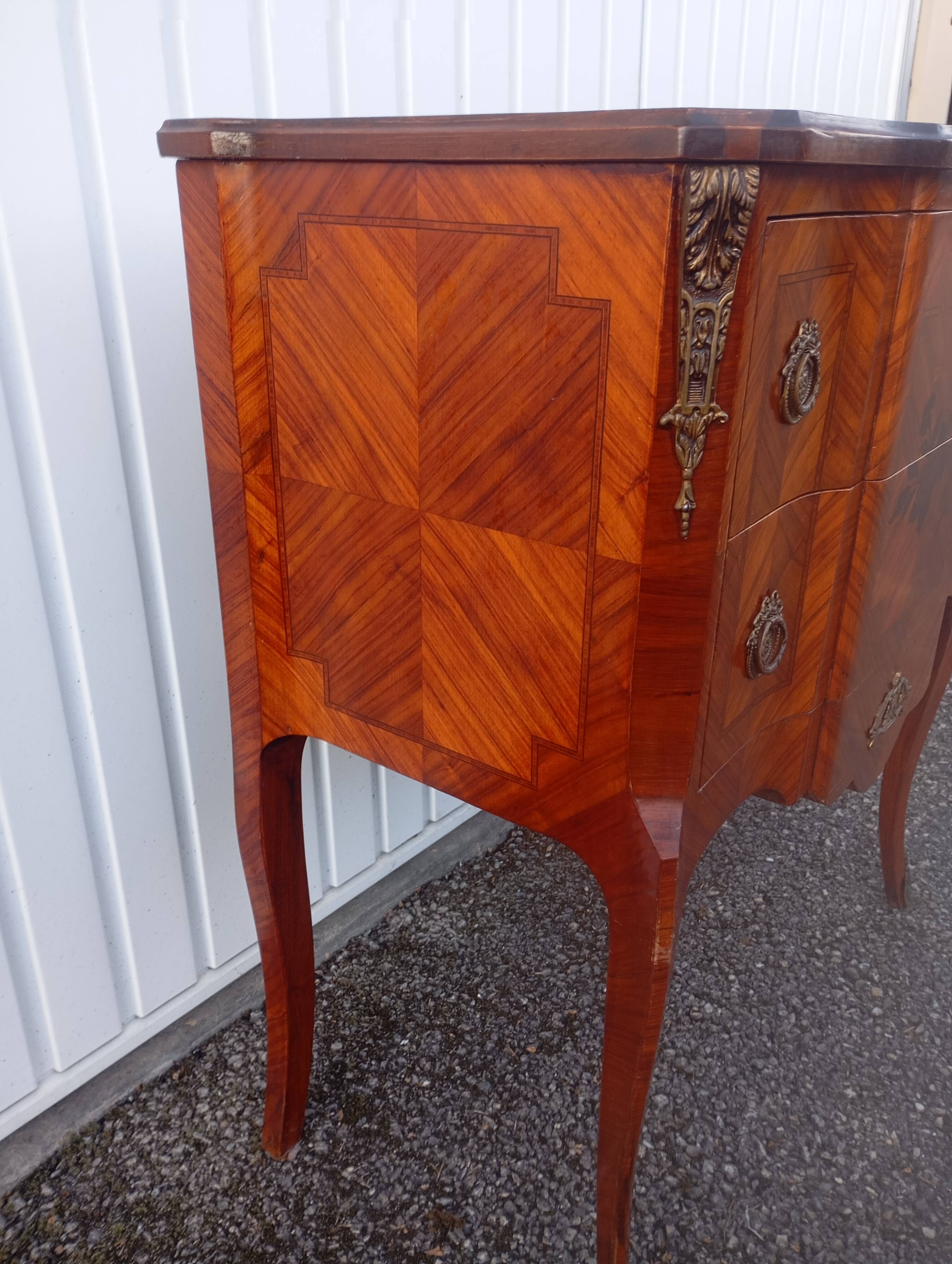 Inlaid jump cabinet