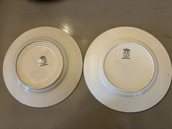 Deux assiettes plates Terre de fer Saint-Amand