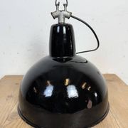 Lampe d'usine industrielle en émail noir avec dessus en fonte, années 1950
