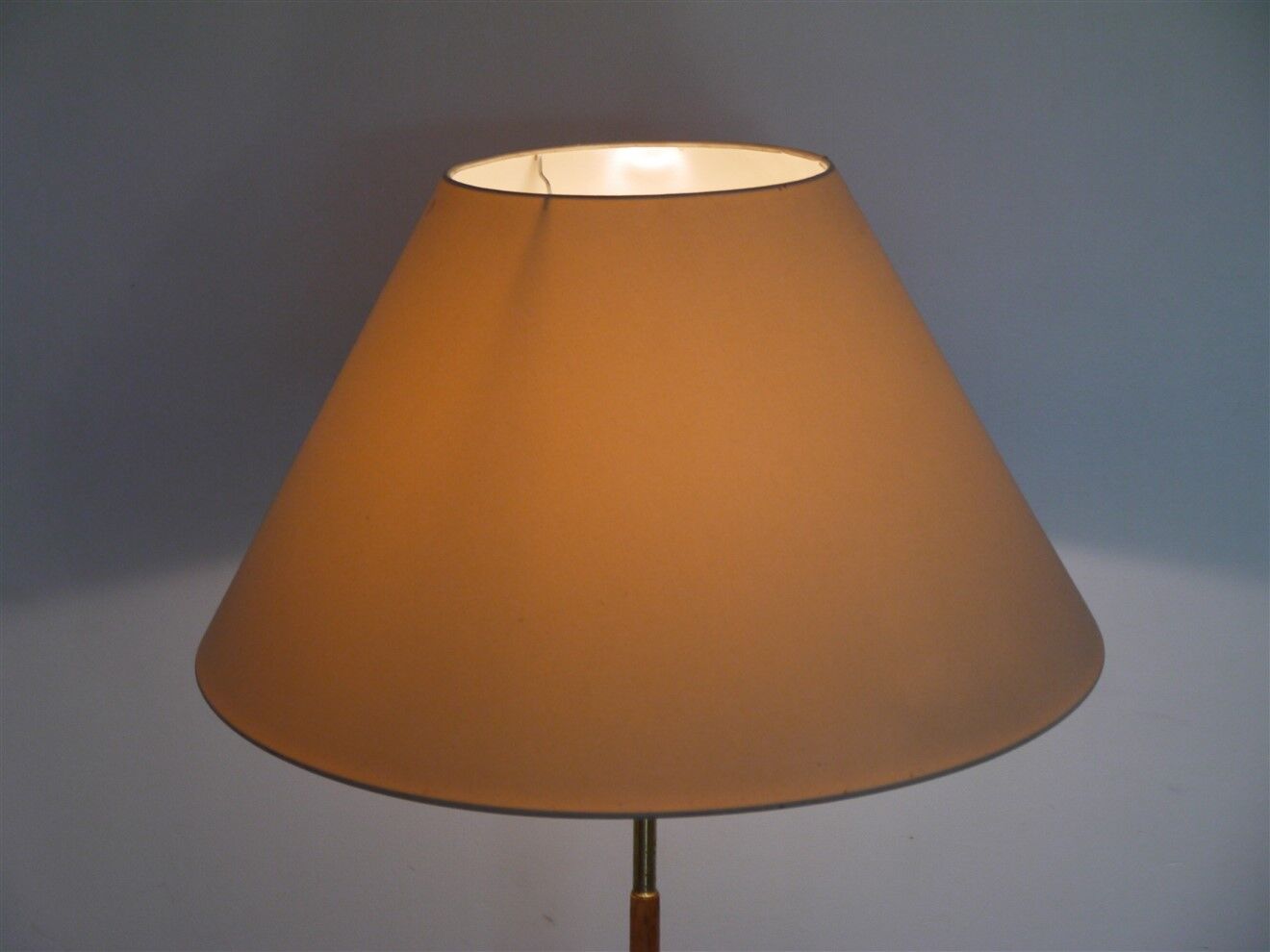 Lampadaire tripode en bois 1960