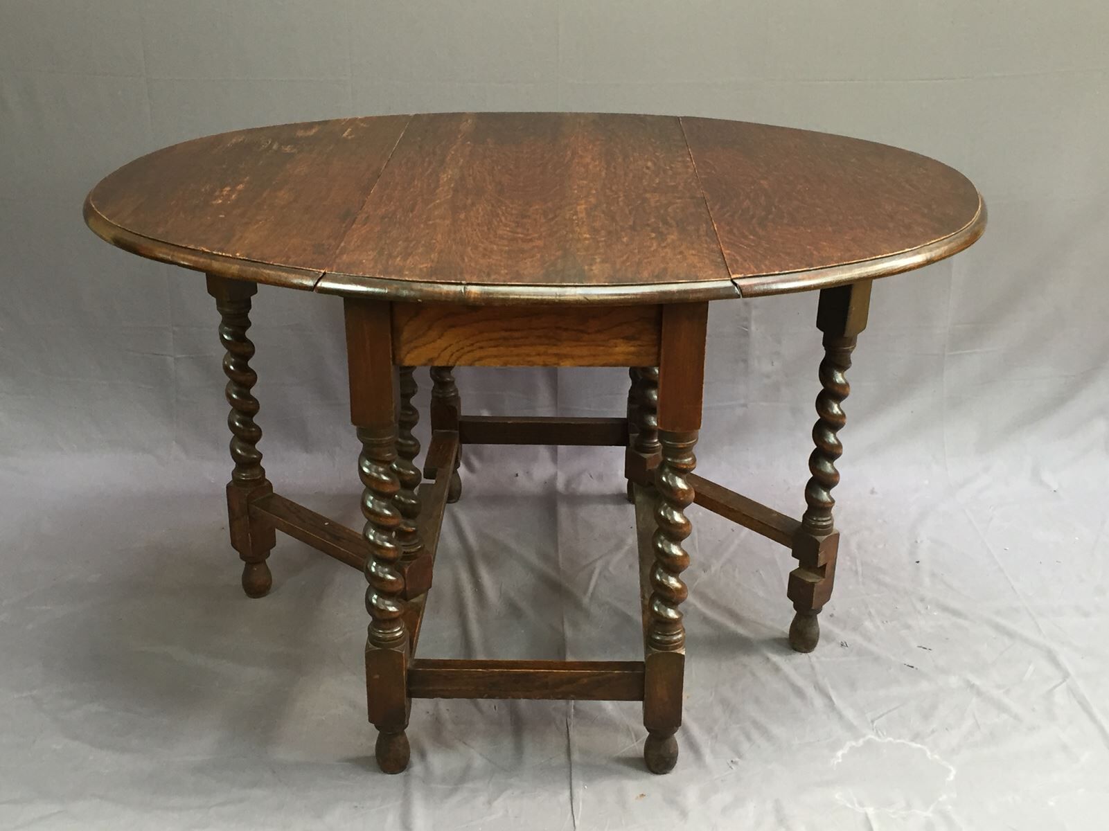 Table pliante en chêne des années 1900