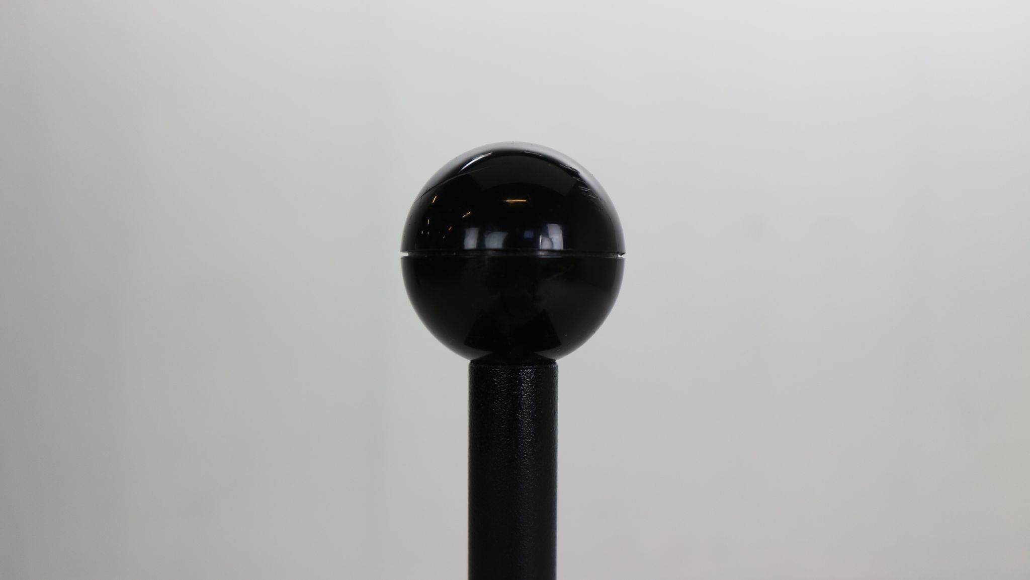 Porada Arredi Black Metal Minimalistic Magazinine Rack, 1980's, Italy