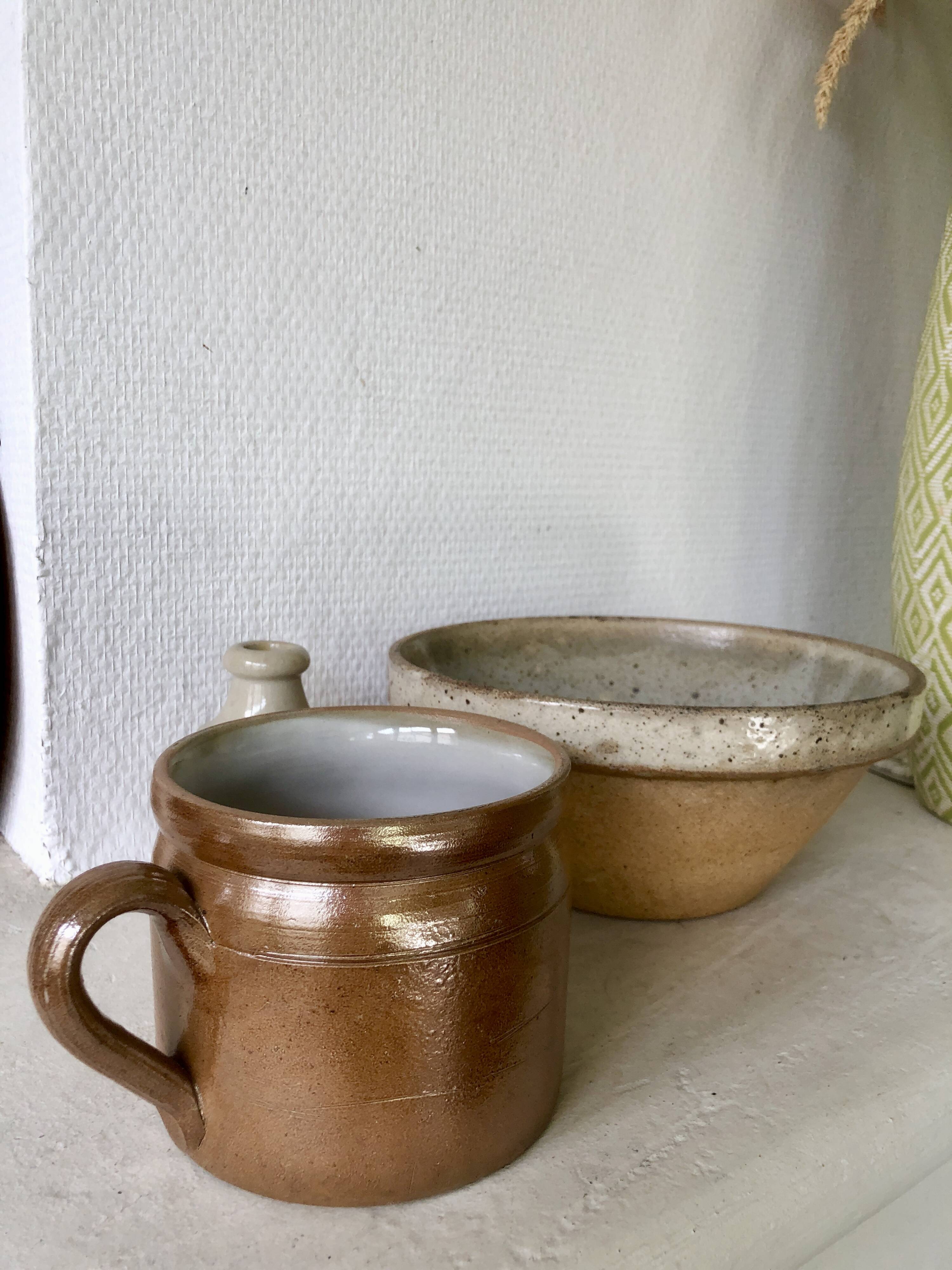 Speckled stoneware salad bowl