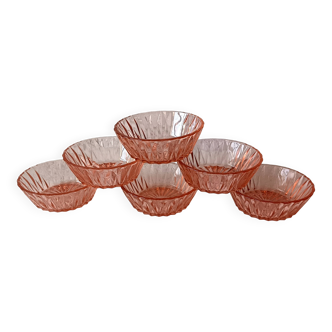 6 coupelles en verre moulé rose, France 1960
