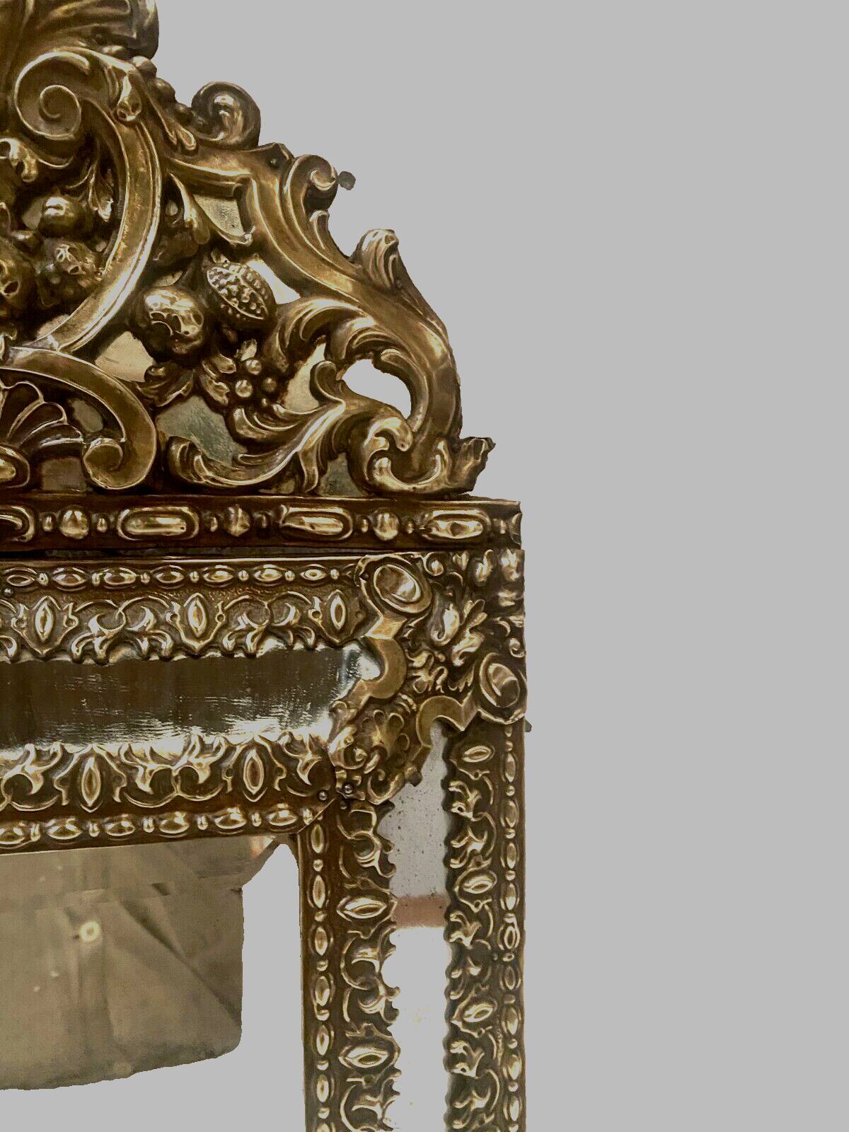 Miroir a parcloses en cuivre repoussé XIX siècle