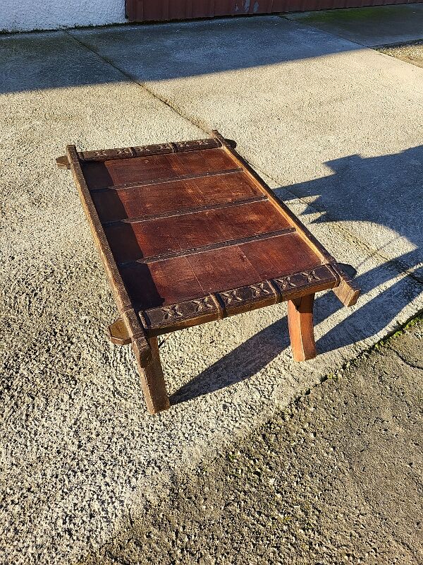 Coffee table in metal and copper wood