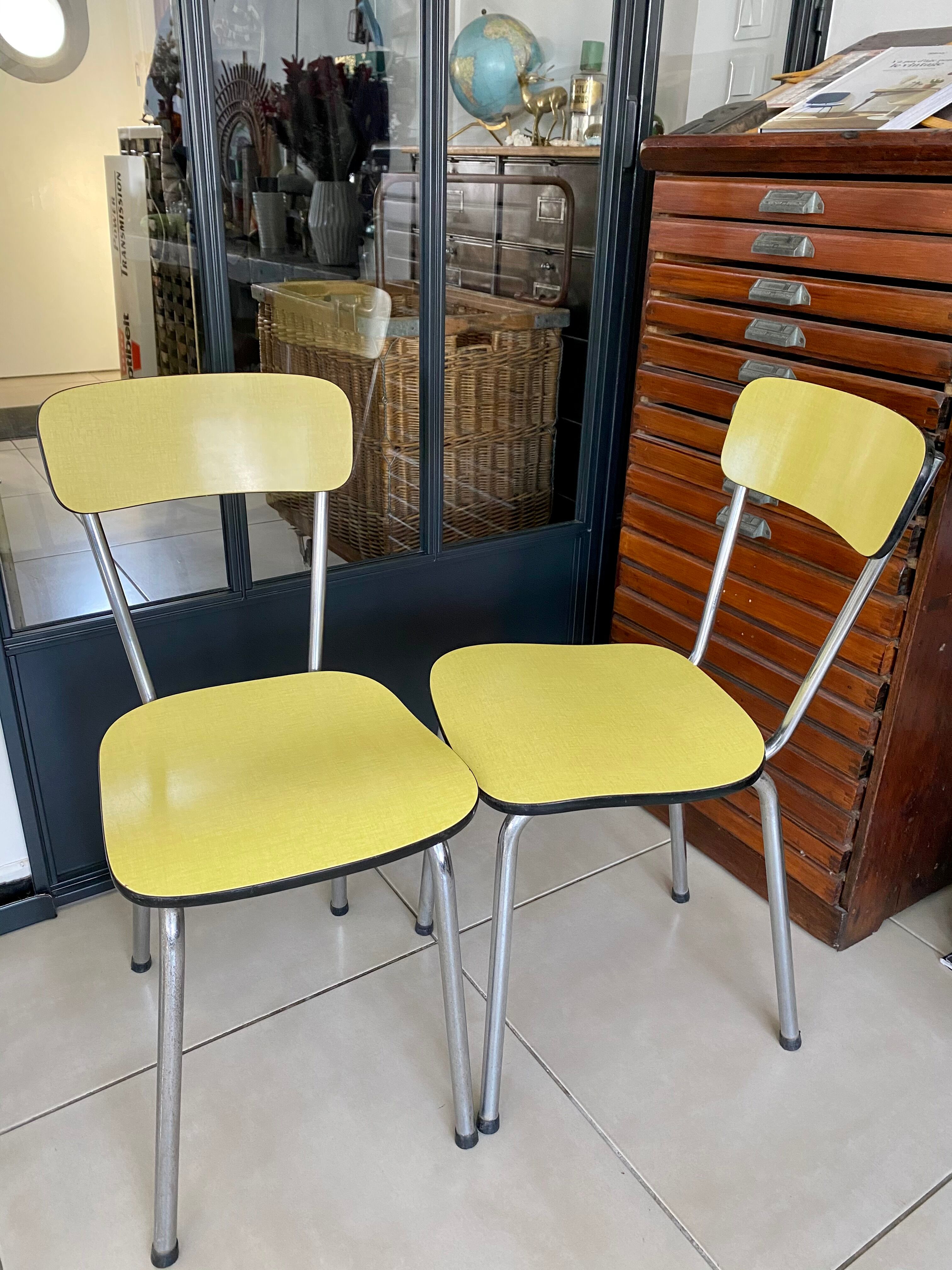 Paire de chaises formica jaune