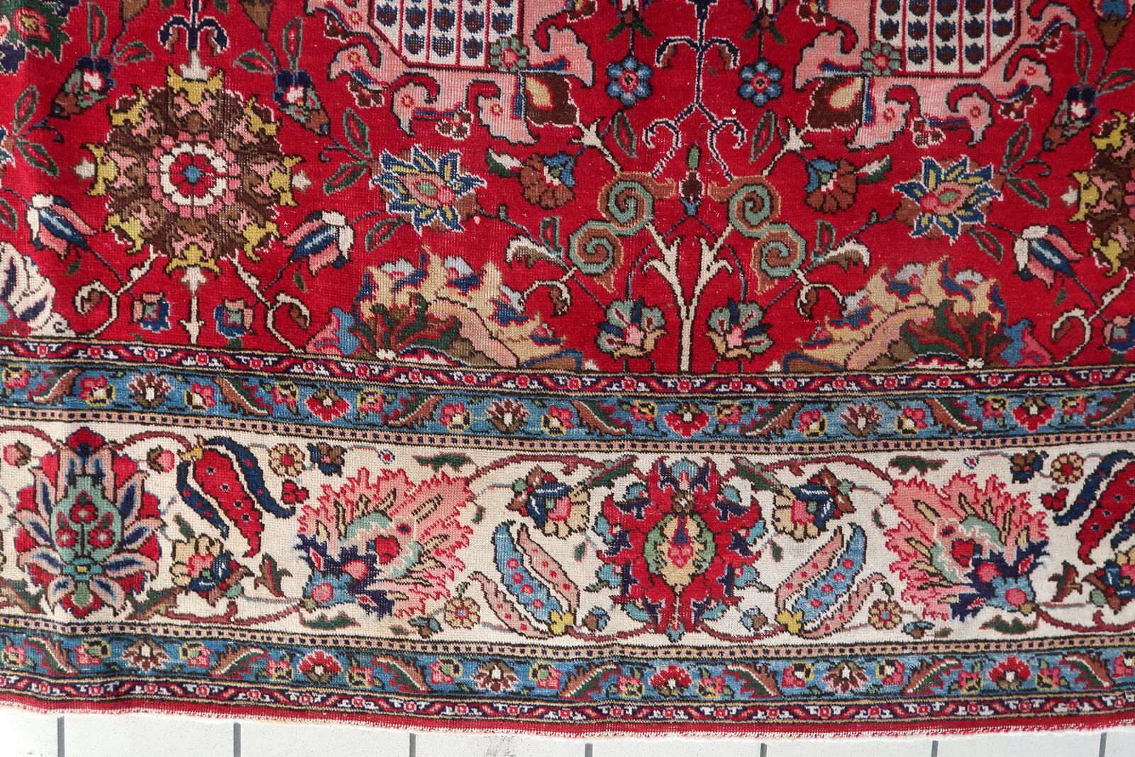 Tapis en laine Tabriz antique, motif floral Shah Abbasi sur tout le tapis, champ cramoisi, vers 1920 — 303 × 403 cm — 1C1278