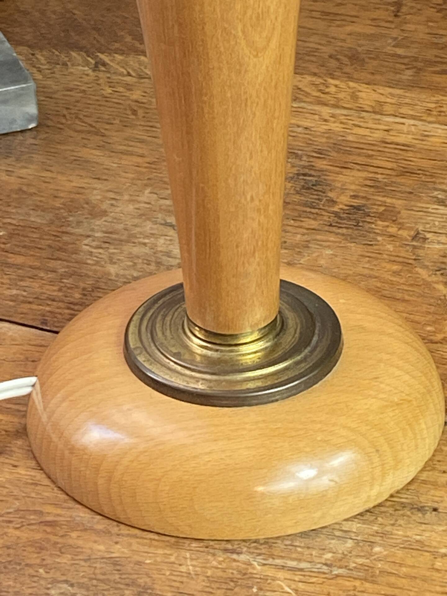 Lampe en bois et laiton, dans le style  Mazda