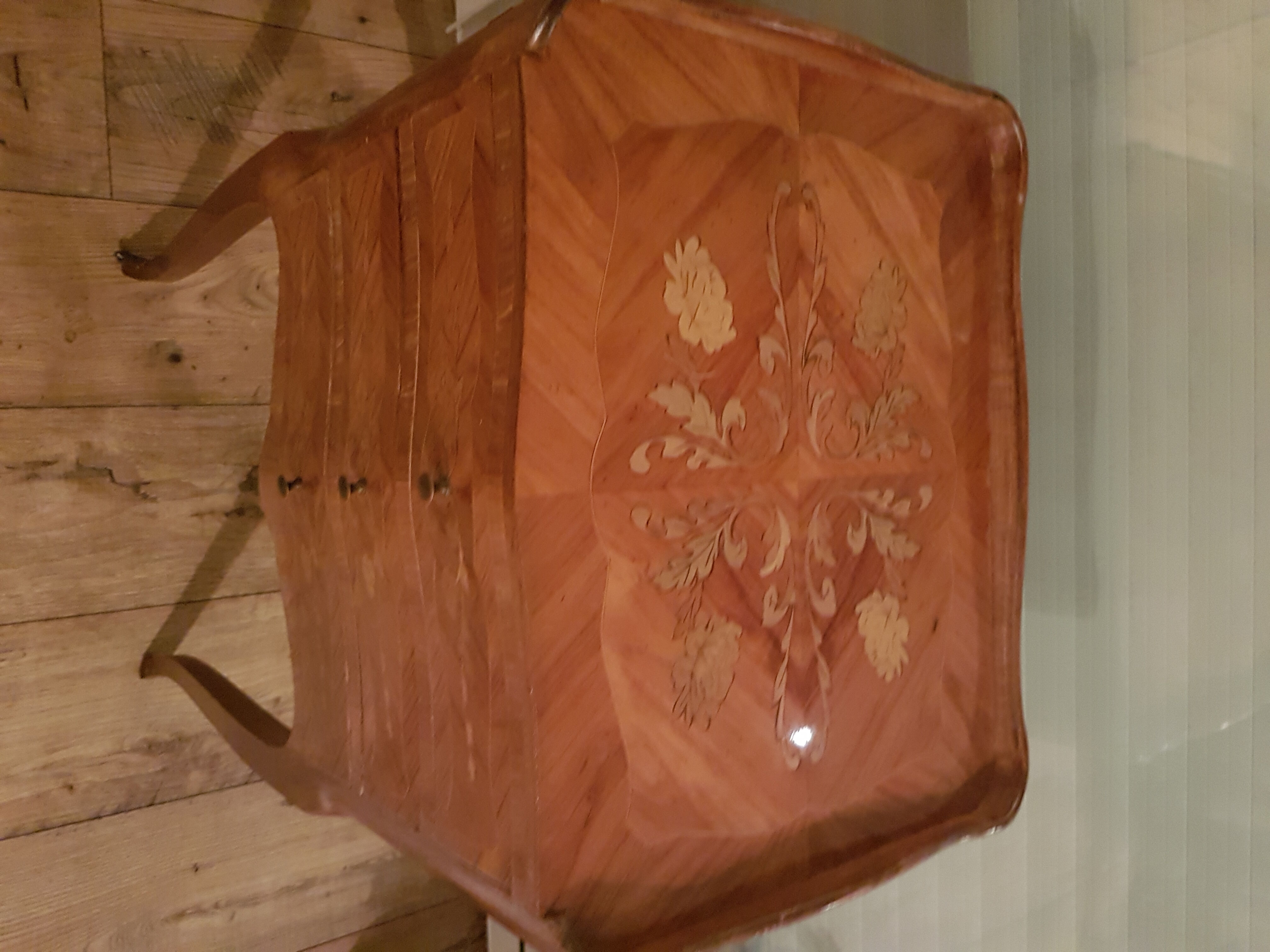 Chevet en marqueterie de bois de rose