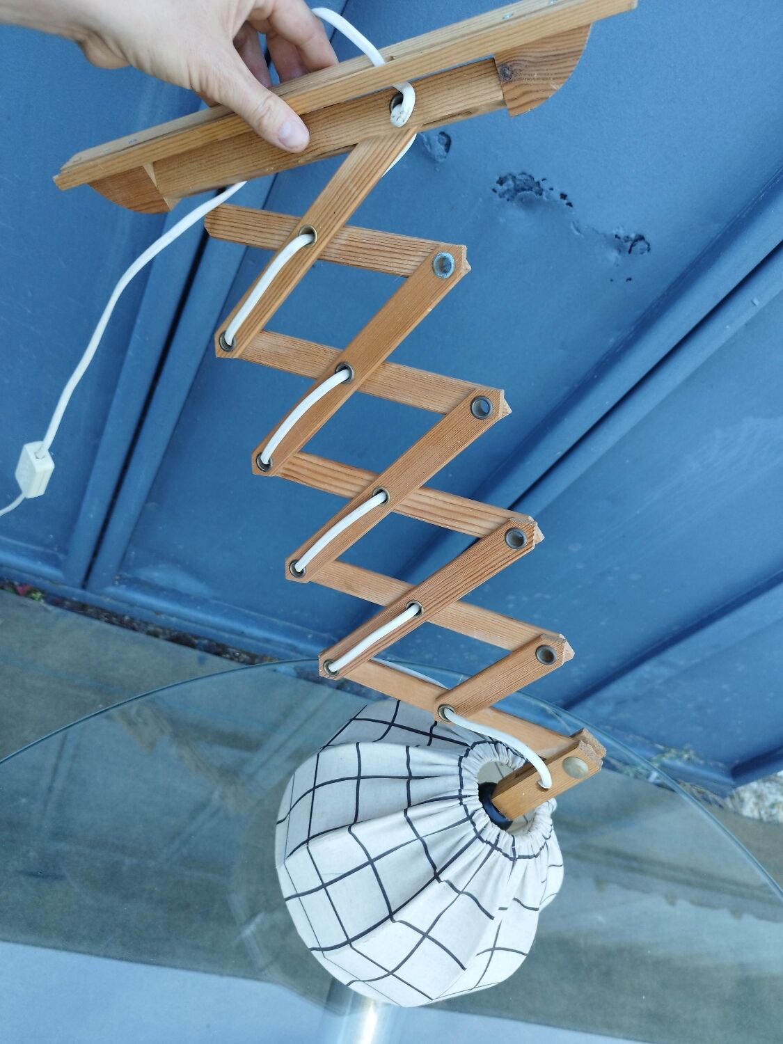 Articulated arm scissor wall light