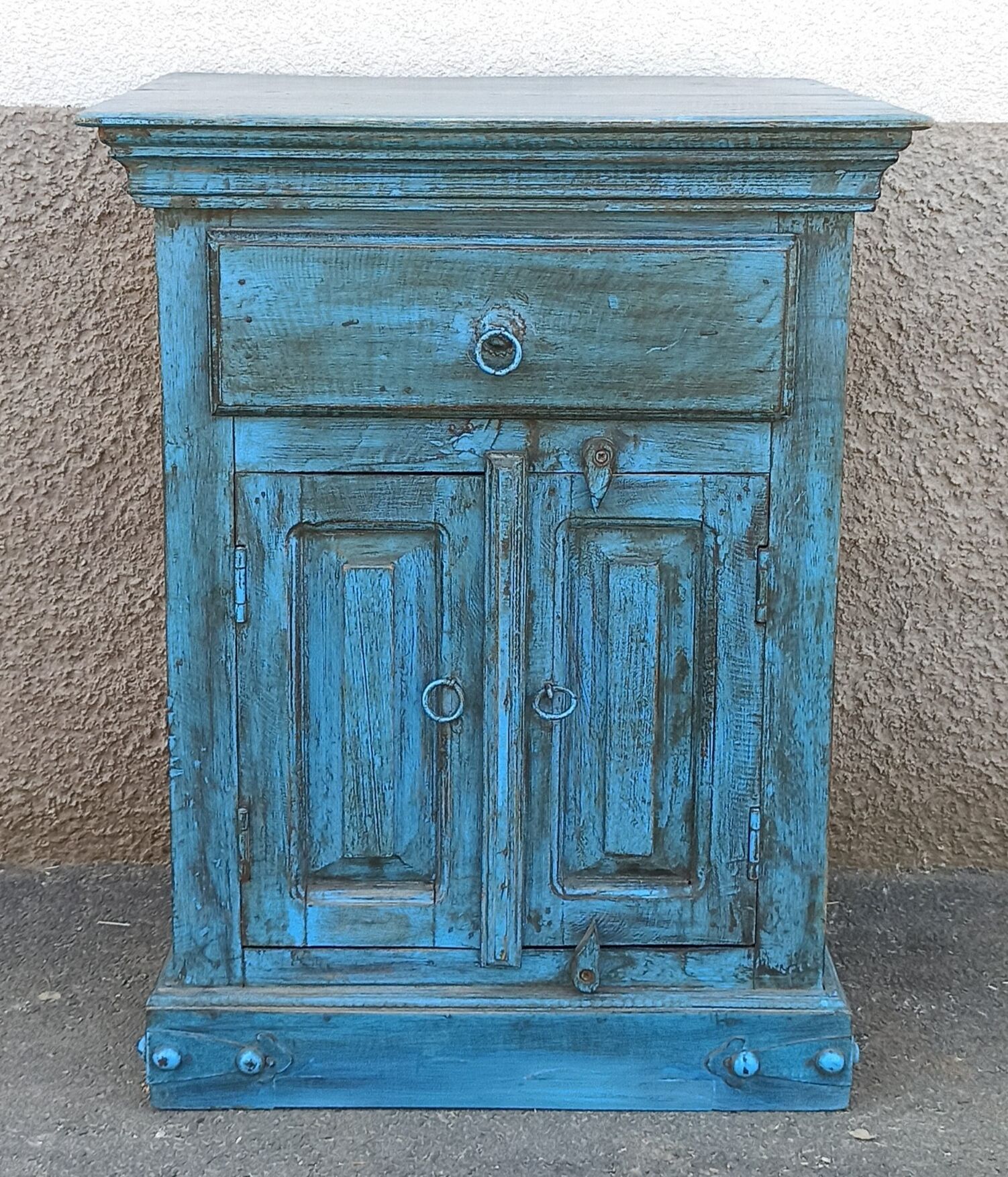 Meuble d'appoint en bois ancien bleu