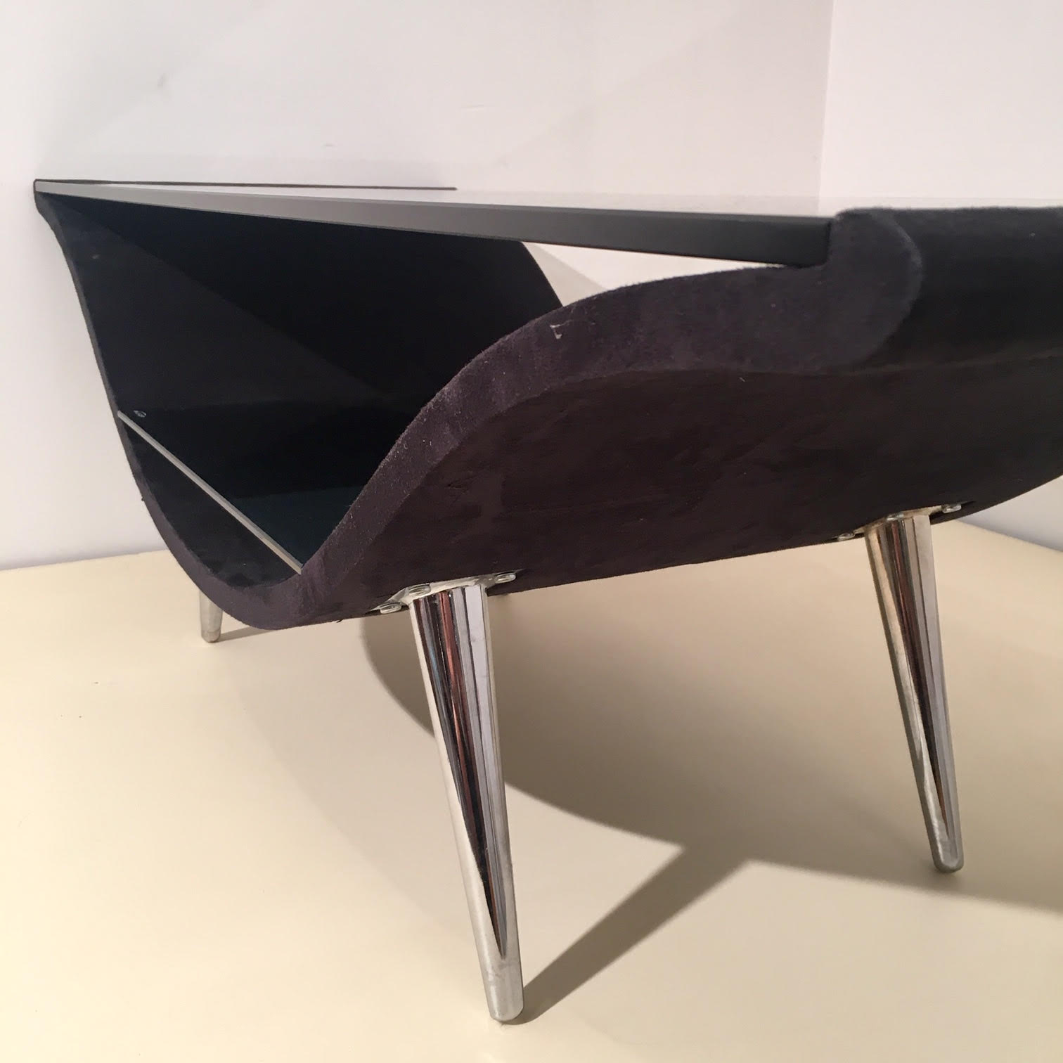 Table in black felt and 80s glass