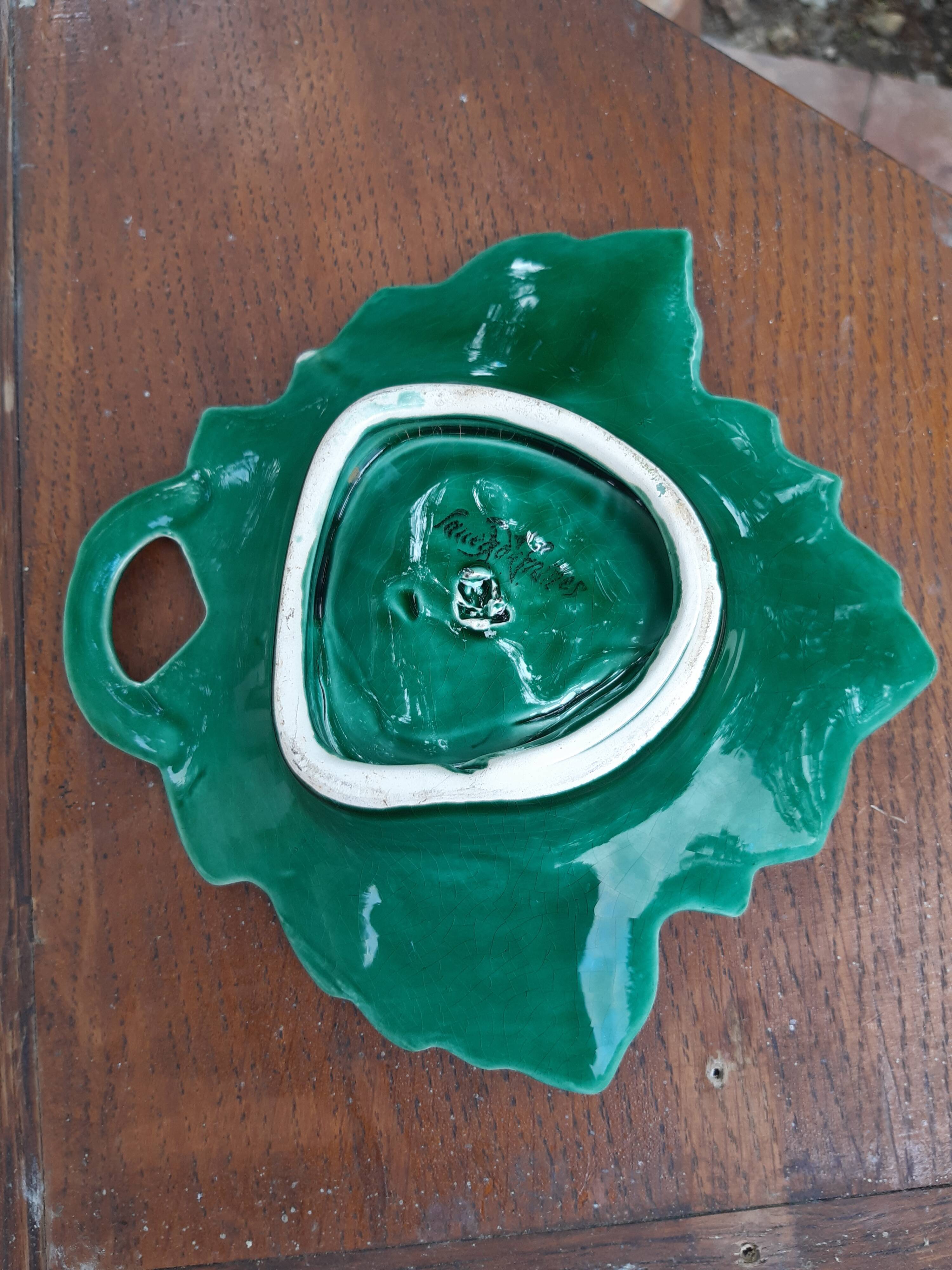 Empty-pocketed Sarreguemines vine leaf