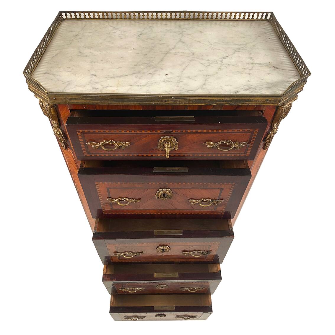 Elégant chiffonnier de style Louis XVI fin XIXe