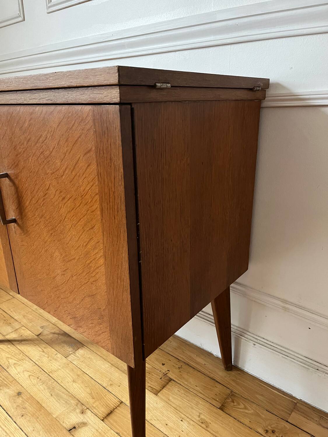 Meuble d’appoint vintage pieds compas
