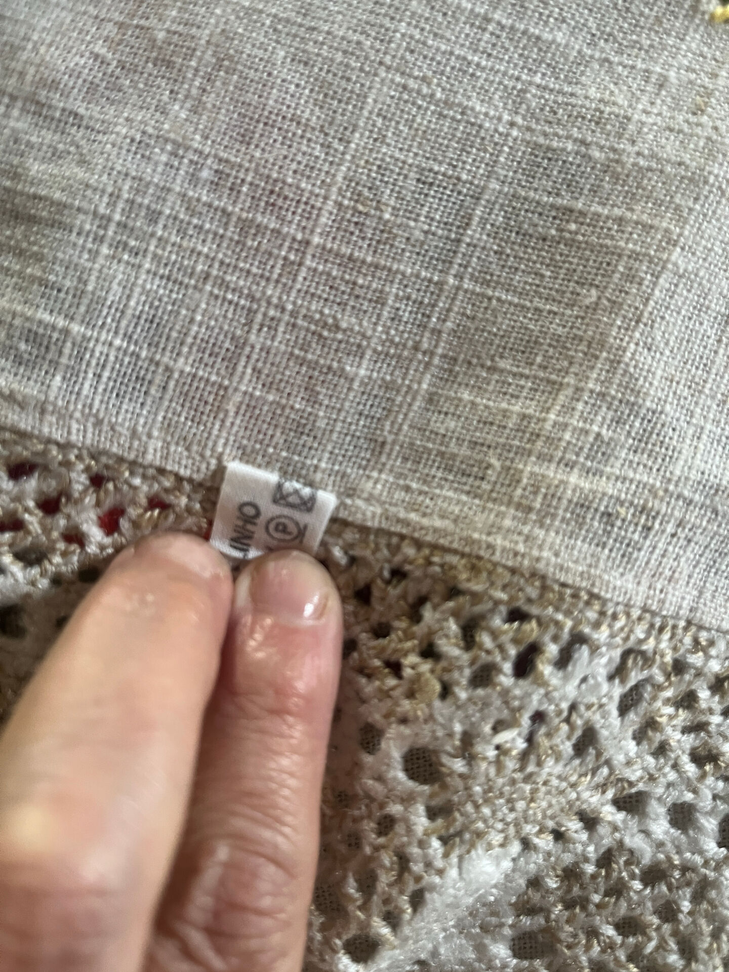 Linen tablecloth with embroidered flowers
