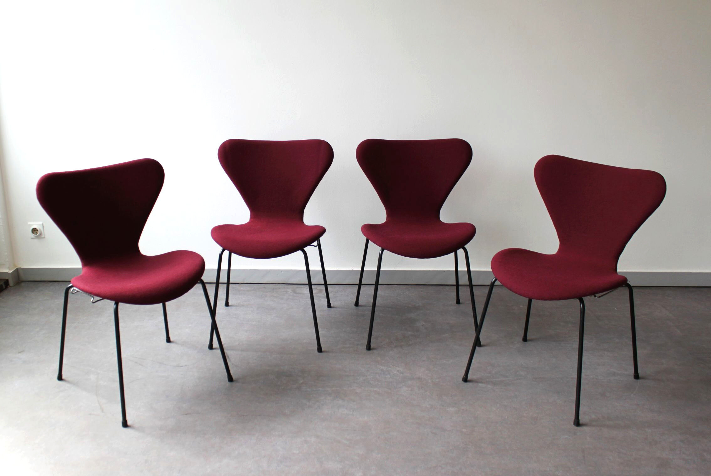 Series 7 chairs by Arne Jacobsen for Fritz Hansen, 60s.