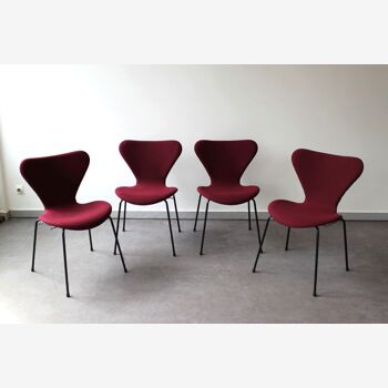 Series 7 chairs by Arne Jacobsen for Fritz Hansen, 60's.