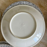 8 flat plates in speckled ceramic