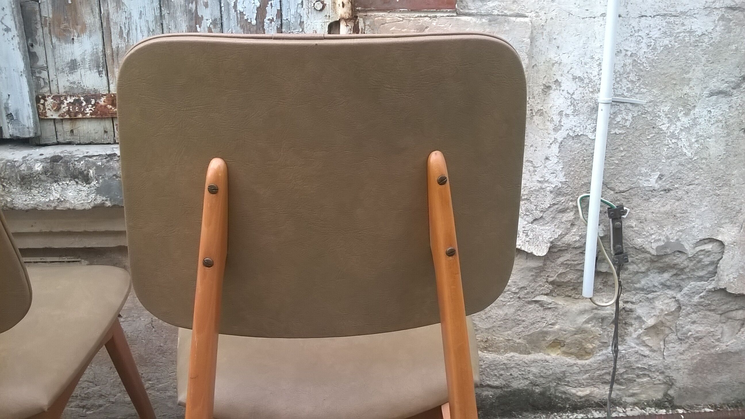 5 chaises style scandinave