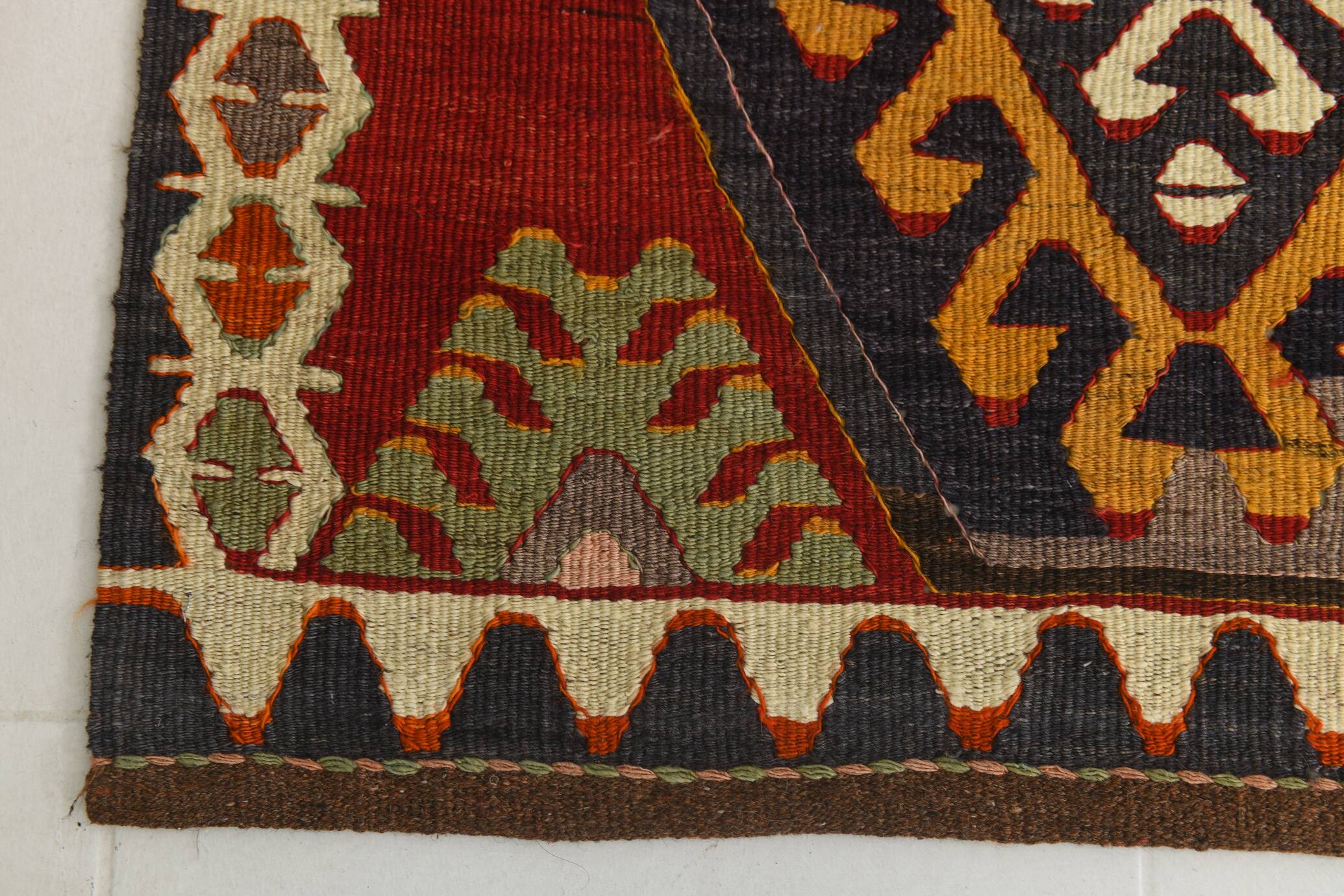 Kilim Vintage Anatolien Rouge – Motifs Géométriques, Laine, 88x125 Cm