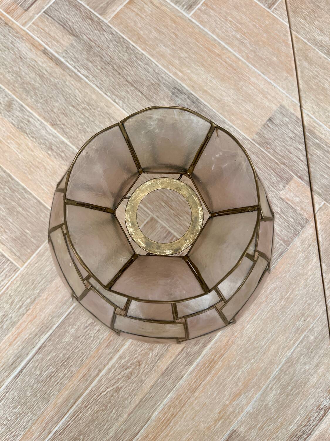 Mother-of-pearl pendant "Illusion"