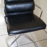 Fauteuil EA208 soft pad Charles et Ray Eames édition Herman Miller