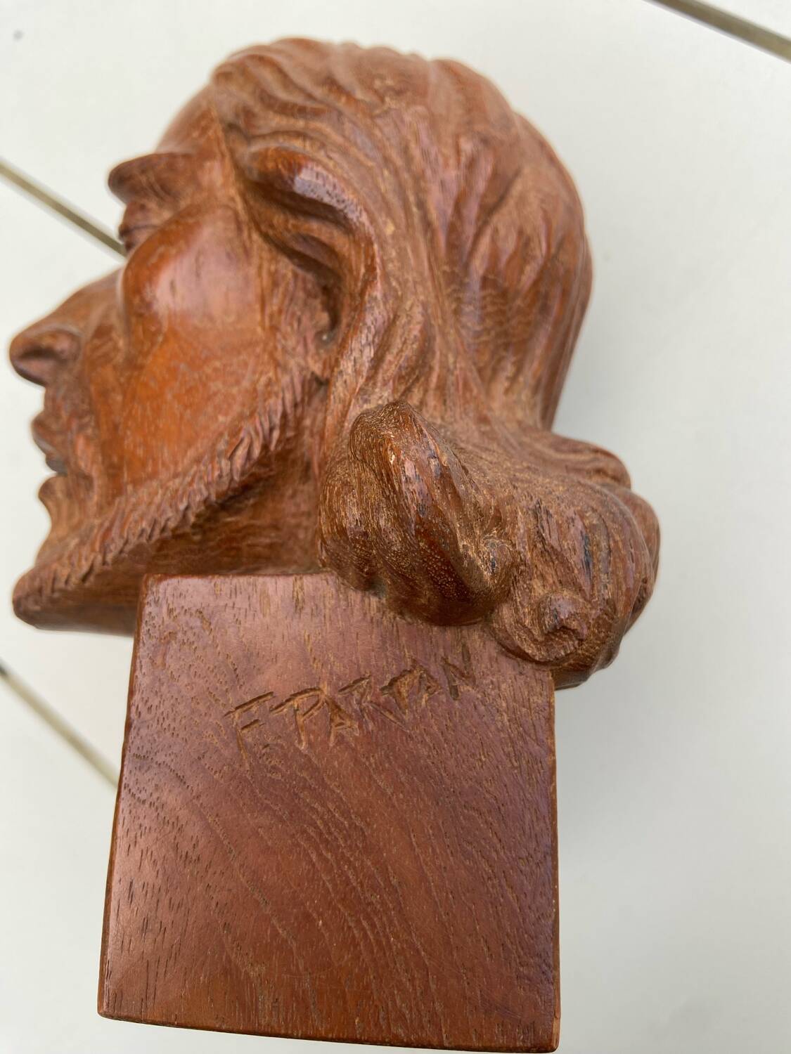 Carved wooden subject by Ferdinand PARPAN representing Christ